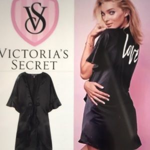5/$25 🆕 Victoria’s Secret Black Satin Kimono Robe